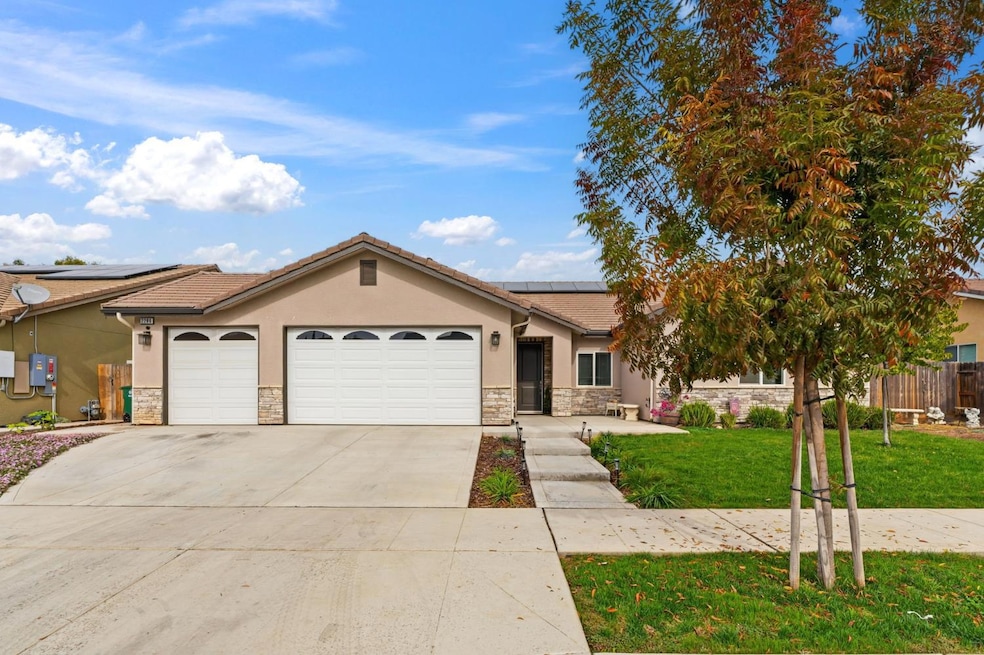 2286 E Jefferson Ave, Reedley, CA 93654 - photo 1