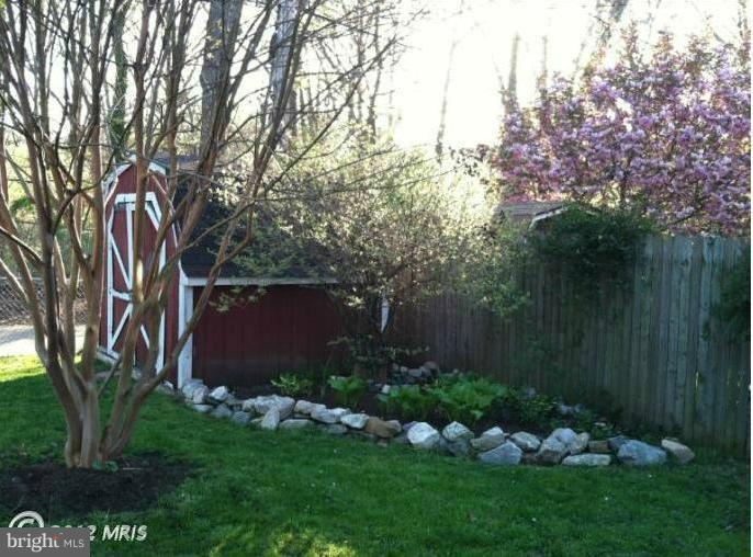 915 Circle Dr, Halethorpe, MD 21227 - photo 1