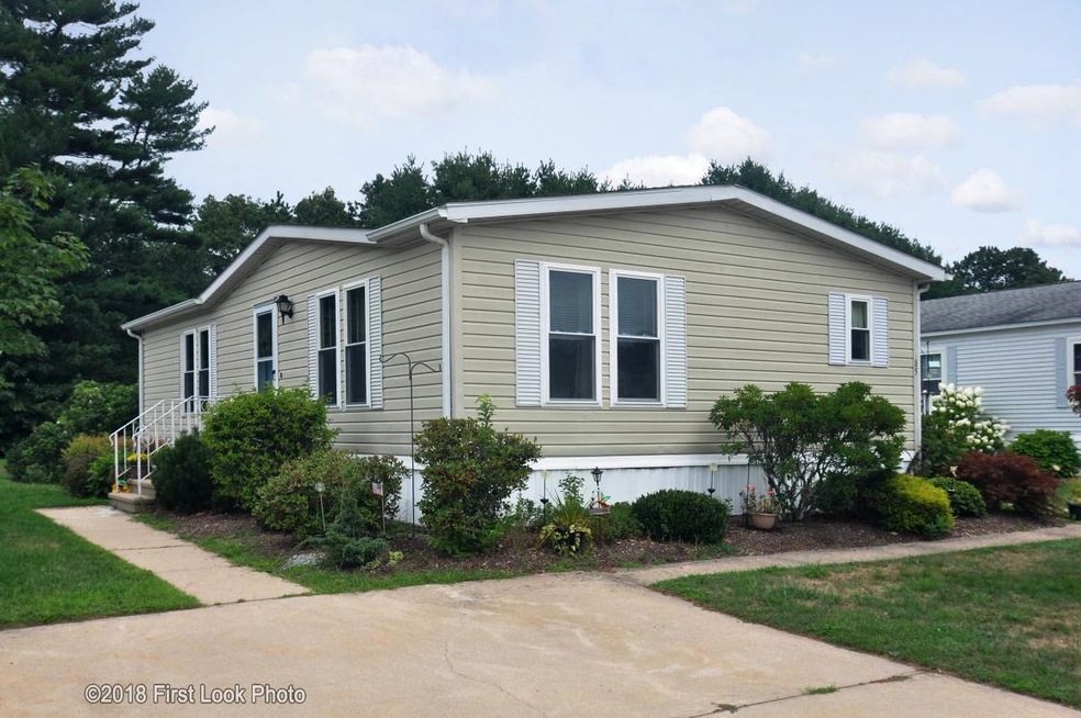 85 Little Pond Rd, Wakefield, RI 02879 - photo 1