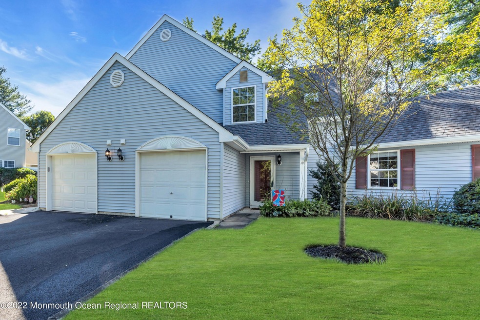 19 Commons Dr, Neptune, NJ 07753 - photo 1
