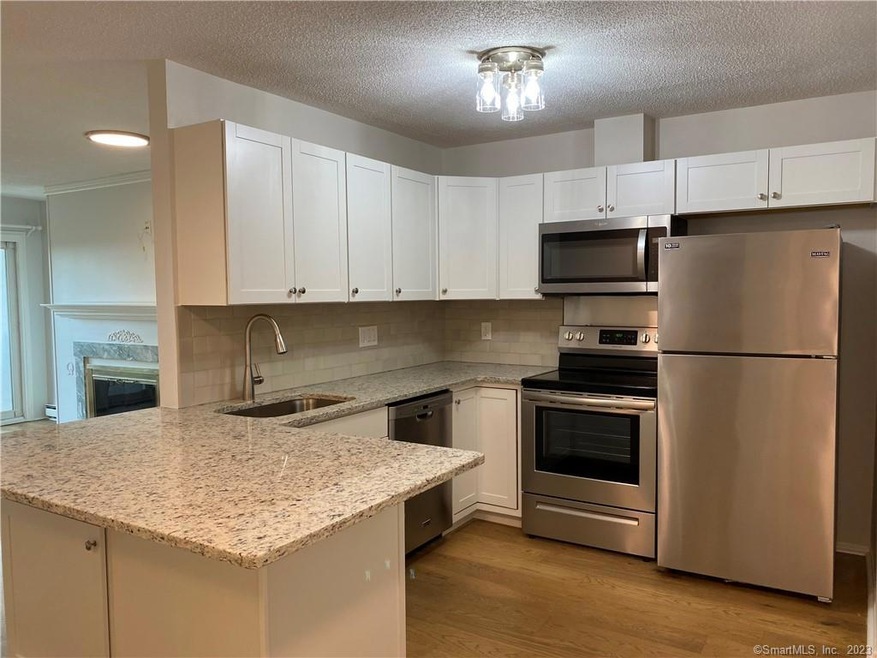 950 Cove Rd unit C8, Stamford, CT 06902 - photo 1