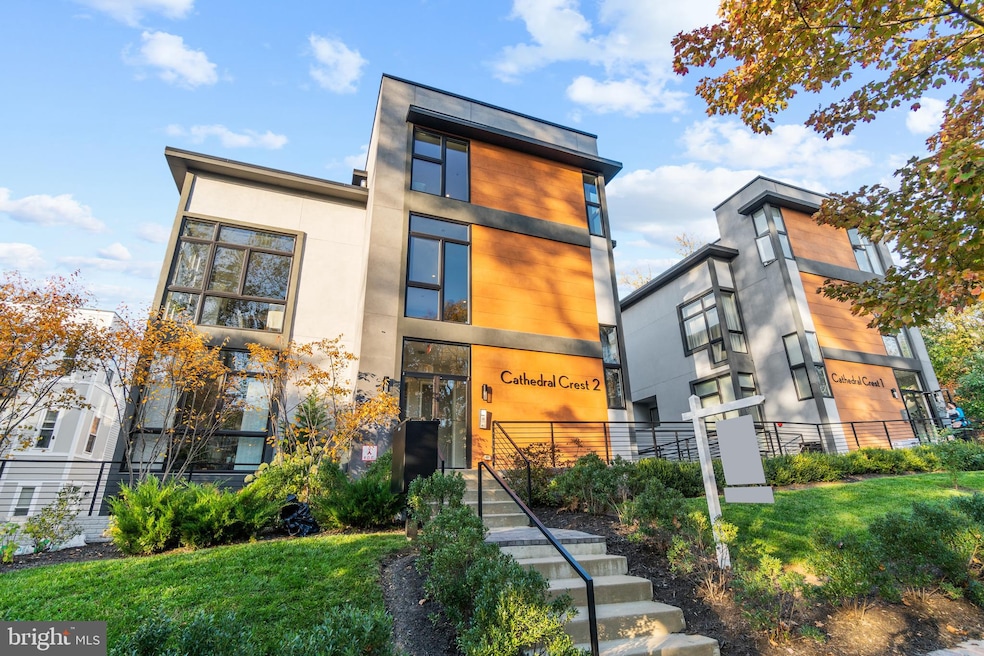 Sold $1,275,000 • Co-Listing Agent