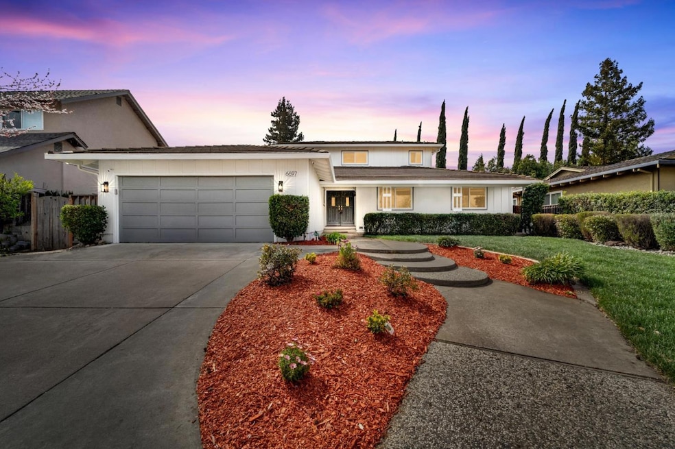 Sold $2,575,000 • Co-Listing Agent