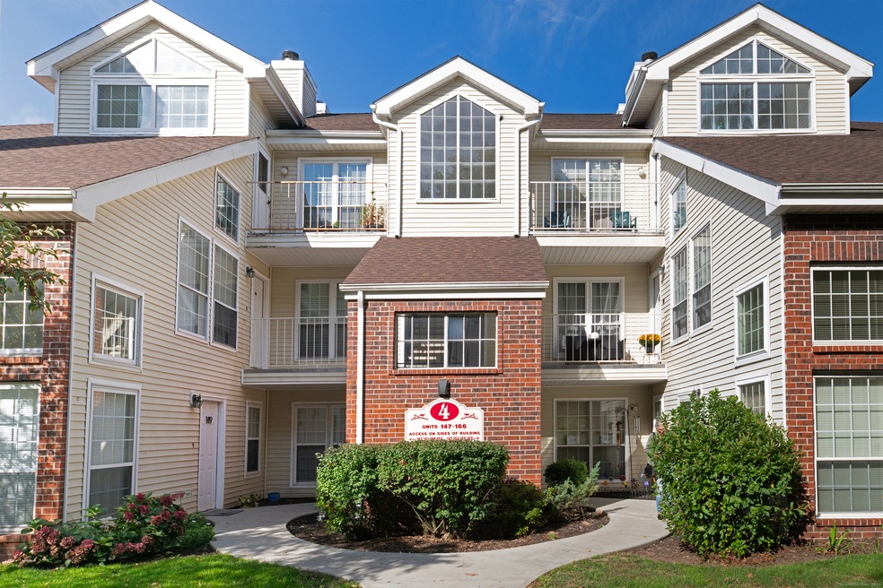 164 Carriage Crossing Ln unit 164, Middletown, CT 06457 - photo 1