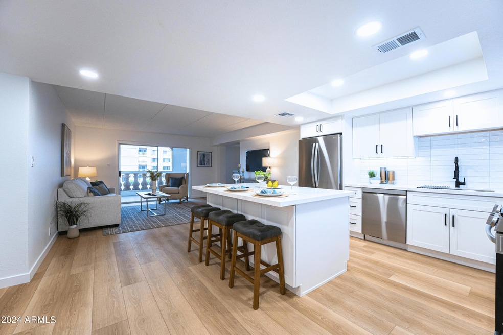 Kitchen with center Islant