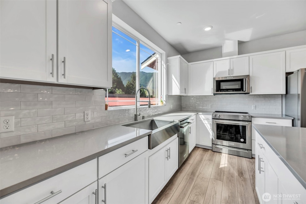 369 E Park St unit D3, North Bend, WA 98045 - photo 1