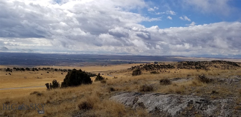 Magnificent views of all three mountain ranges, Th