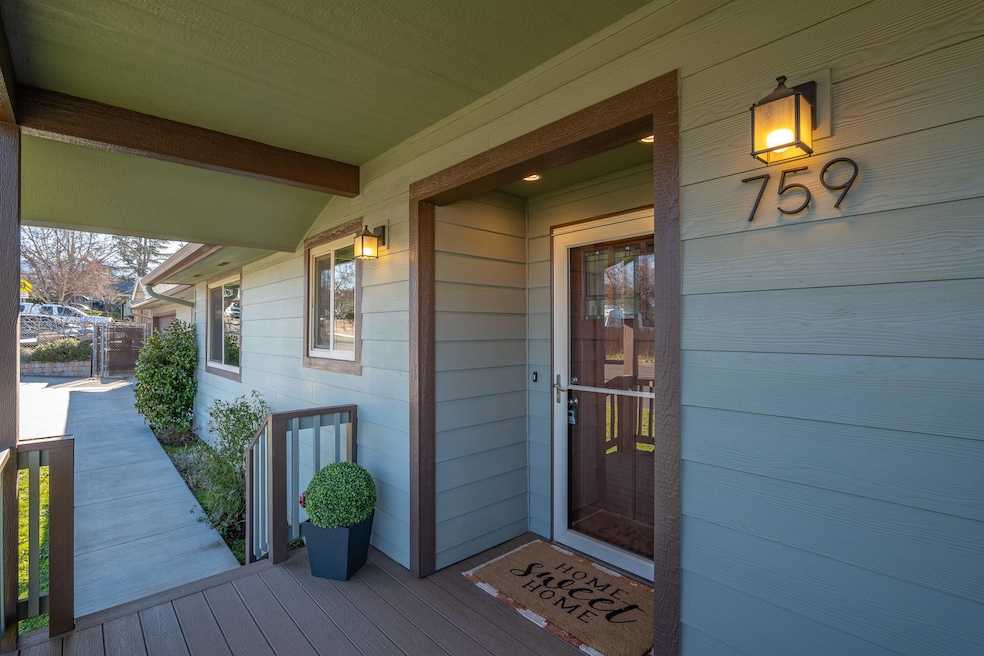 759NLaurelSt-007