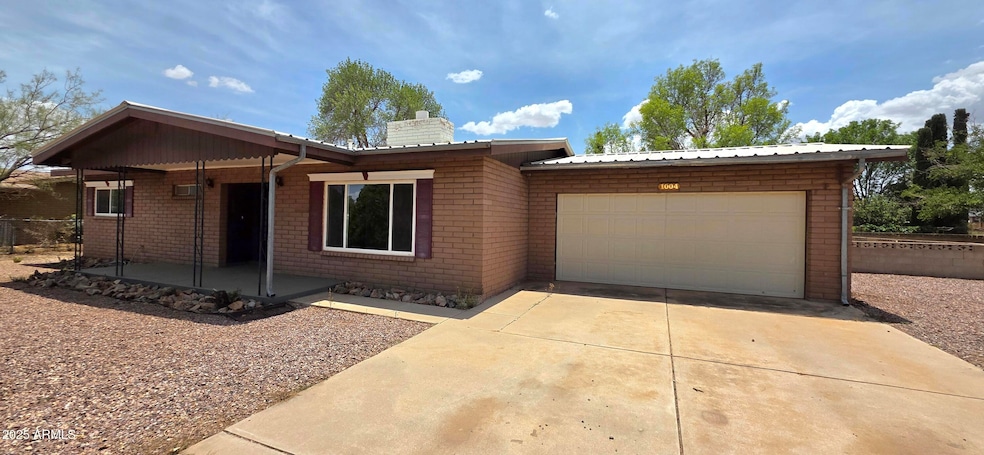 1004 East Mescal Drive