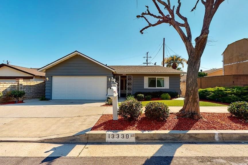 13339-Sproule-Ave frt 2