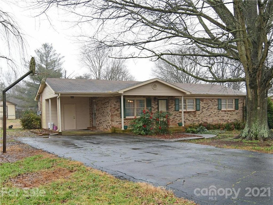 138 Victoria Dr, Statesville, NC 28625 - photo 1