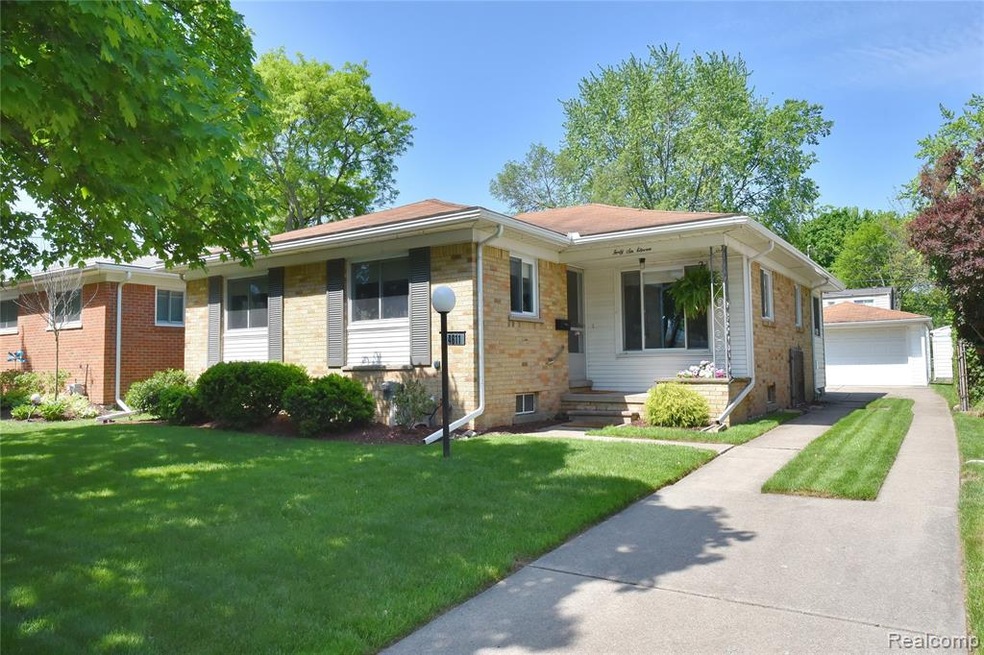 4611 Hillcrest_01.JPG