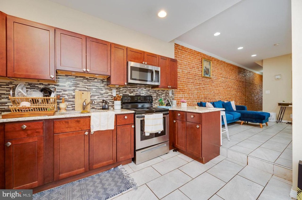 1233 Green St unit 2, Reading, PA 19604 - photo 1