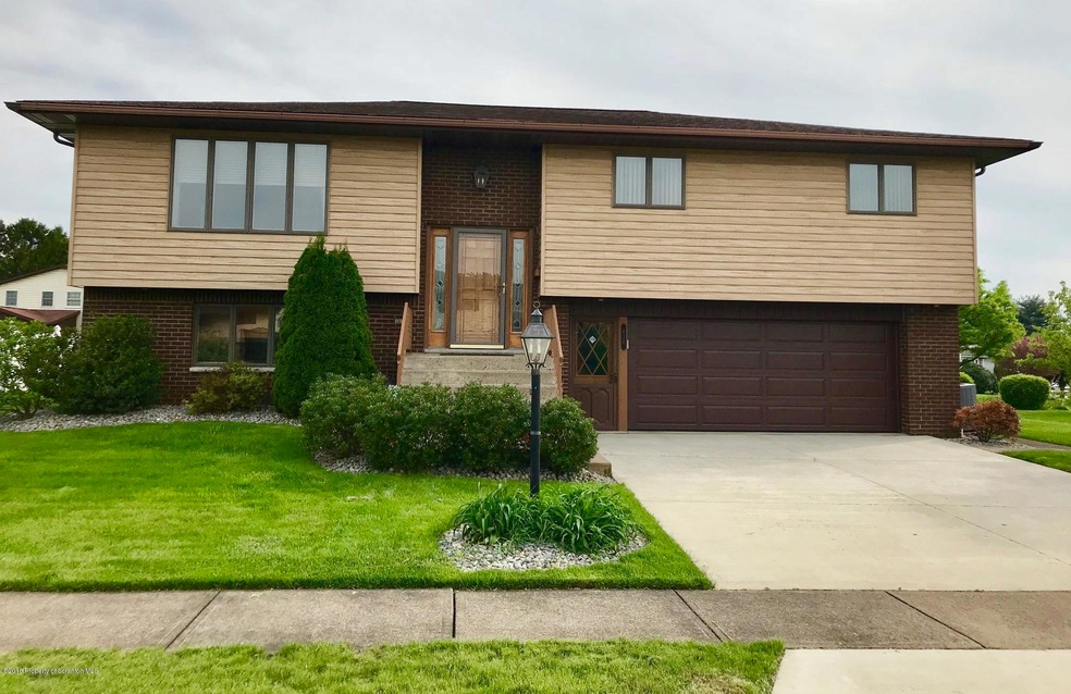 430 Thomas Dr, Dunmore, PA 18512 - photo 1