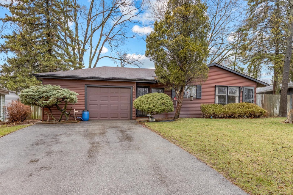 530 Waco Ln, Carpentersville, IL 60110 - photo 1