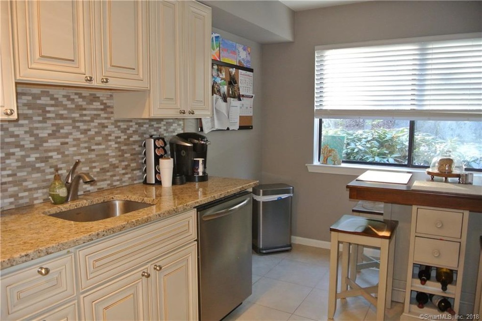 17 Idlewood unit 17, Bethel, CT 06801 - photo 1