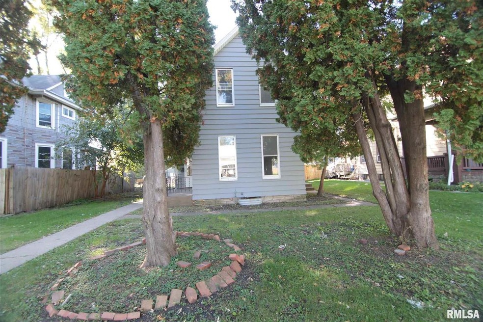 1917 W 2nd St, Davenport, IA 52802 - photo 1
