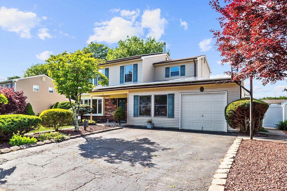 28 Snowdrift Ln