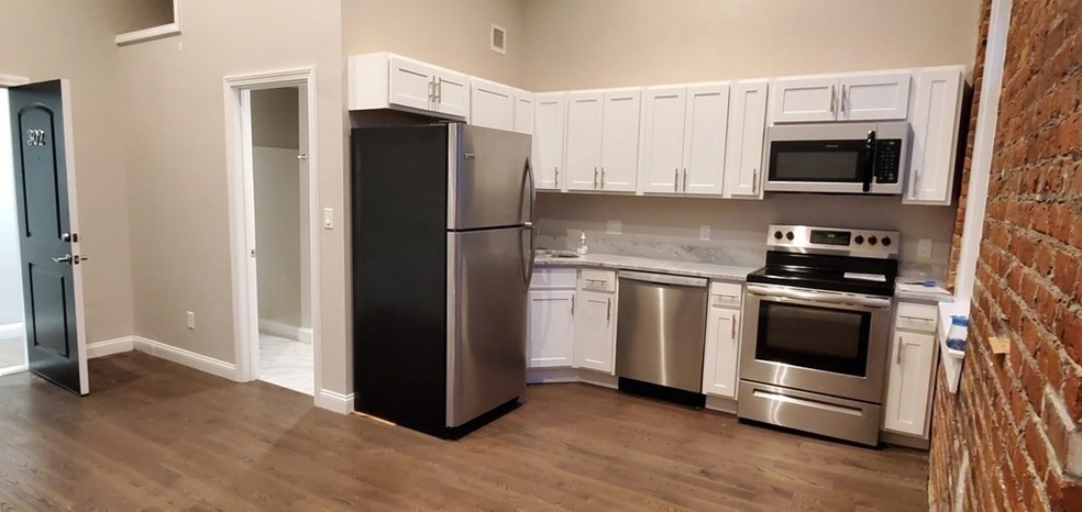 1 Main St unit 302, Peabody, MA 01960 - photo 1