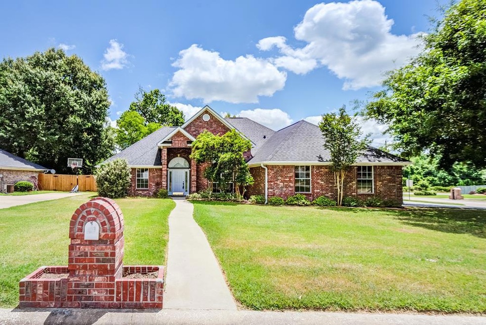 114 Browning Place, Lufkin, TX 75904 - photo 1