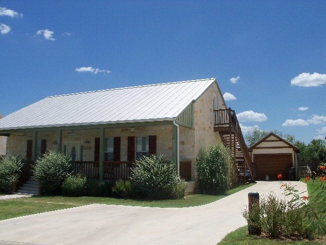 107 Settlement Dr, Fredericksburg, TX 78624 - photo 1