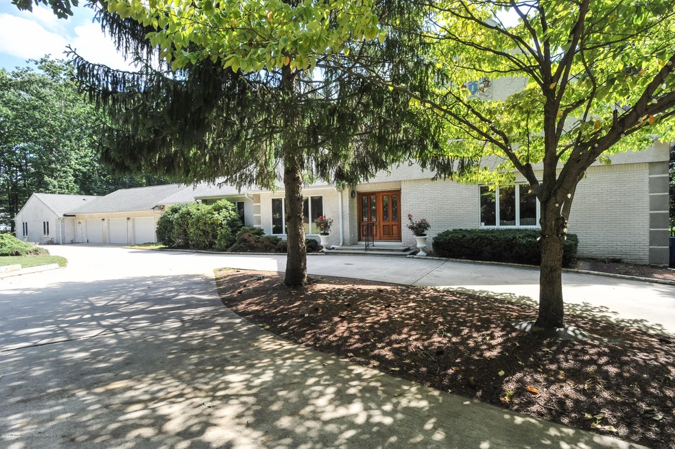 Front of House Picture 4