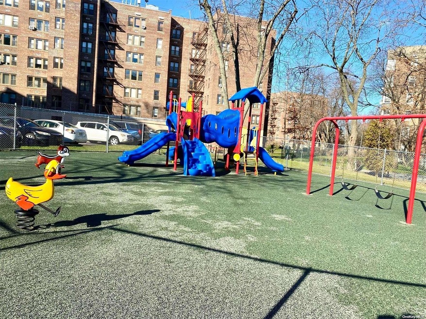 Bay Terrace Cooperative Section X unit 3C, Bayside, NY 11360 - photo 1