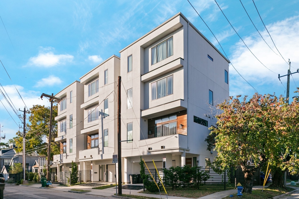 604 Oakley St, Houston, TX 77006 - photo 1