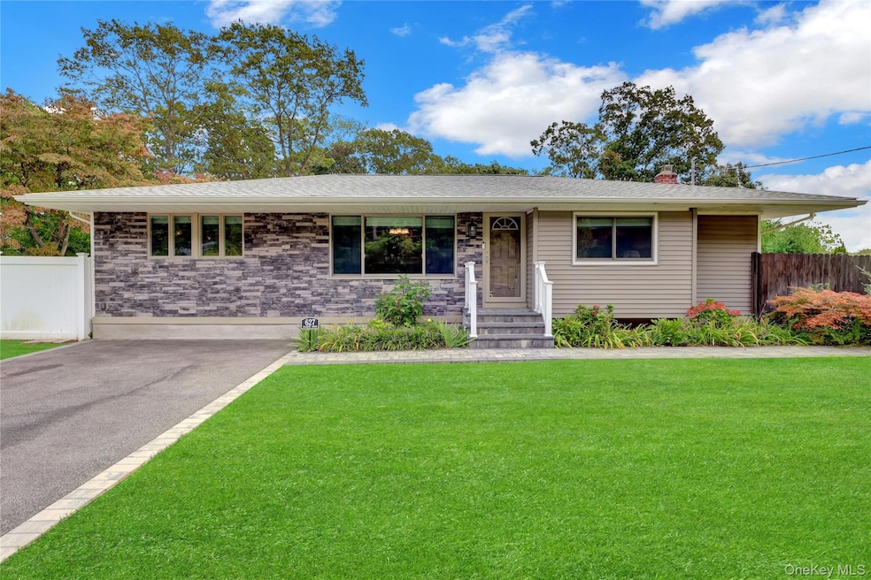 627 Sycamore Ave, Bohemia, NY 11716 - photo 1