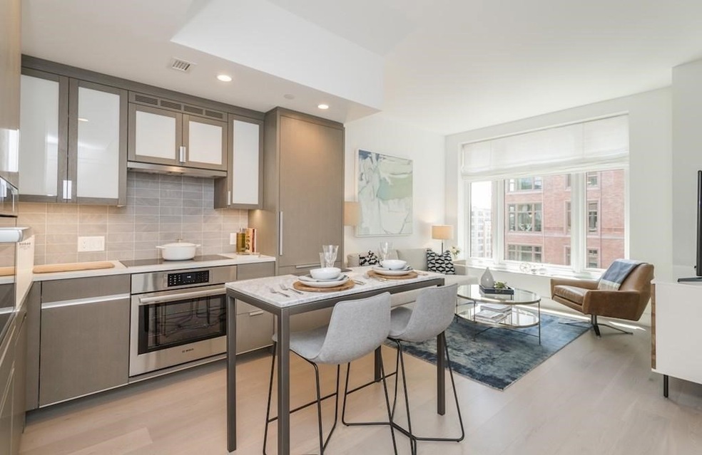 100 Lovejoy Place unit 10L, Boston, MA 02114 - photo 1