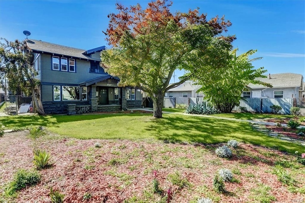 1048 E 5th St, Long Beach, CA 90802 - photo 1