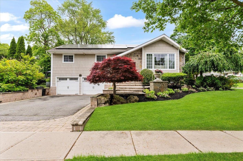 Sold $1,275,000 • Co-Listing Agent