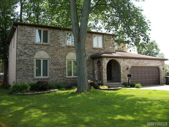 1075 Bowen Dr E, North Tonawanda, NY 14120 - photo 1