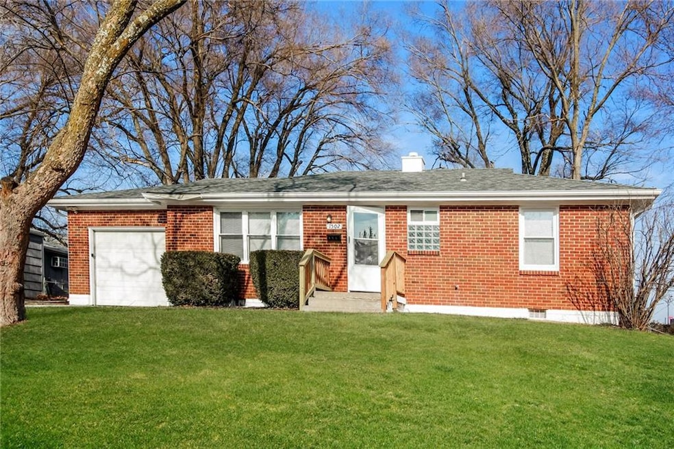 1502 NW 1st St, Lee's Summit, MO 64063 - photo 1