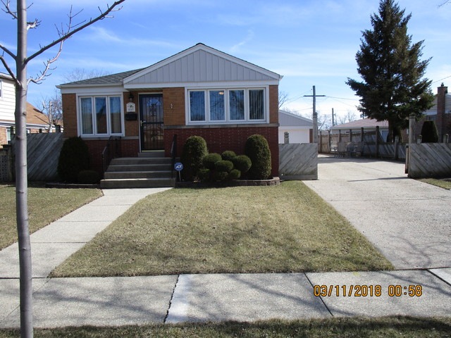 4549 Hirschberg Ave, Schiller Park, IL 60176 - photo 1