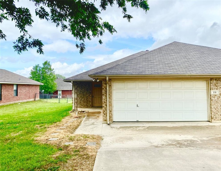 210 Joshua Blvd unit 210, Joshua, TX 76058 - photo 1