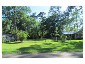 Land/Lot. Lovely lot located between two precious