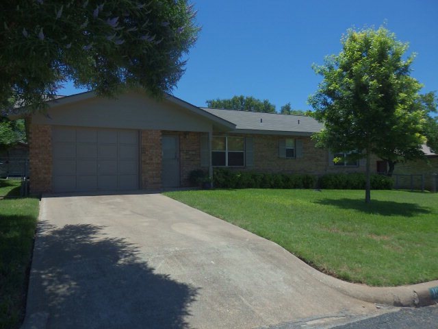 1005 Avenue C, Fredericksburg, TX 78624 - photo 1