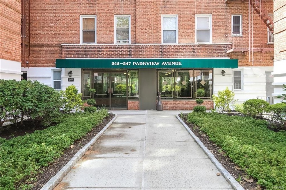 McCorkle Cooperative Apartments unit 2S, Bronxville, NY 10708 - photo 1