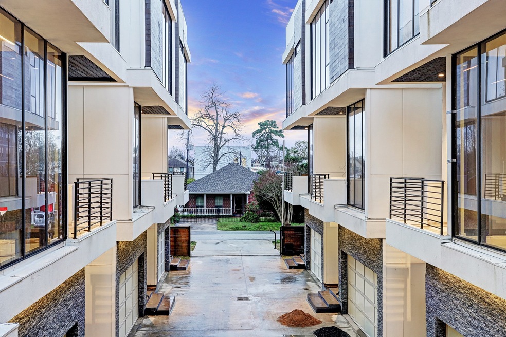 819 W 24th St unit B, Houston, TX 77008 - photo 1