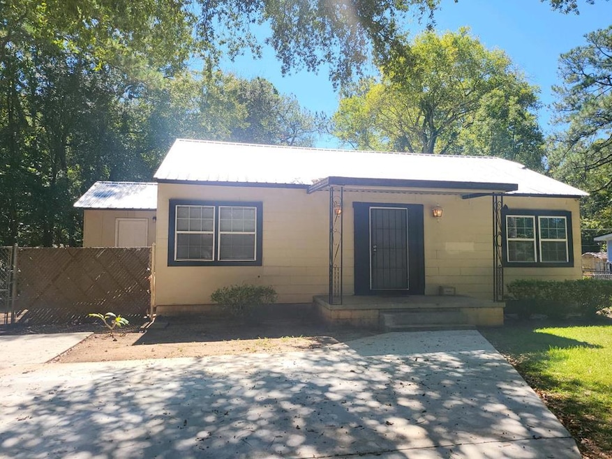 1408 Edgerly Ave, Albany, GA 31707 - photo 1