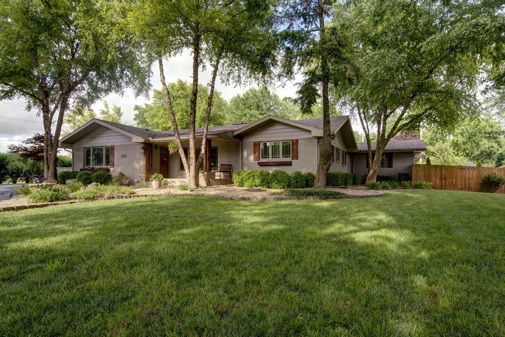 516 N Main St, Nixa, MO 65714 - photo 1