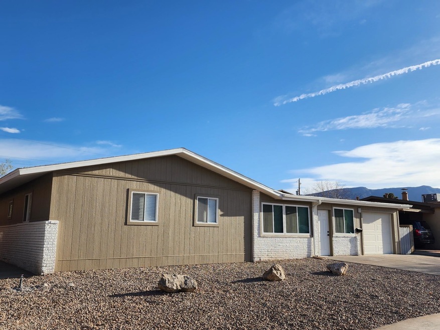 1409 Mountain View Ave, Alamogordo, NM 88310 - photo 1