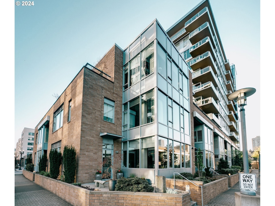 The Strand unit W107, Portland, OR 97201 - photo 1