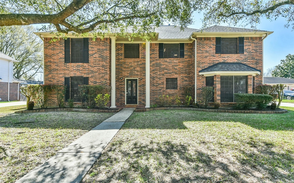 405 Regency Ct, Friendswood, TX 77546 - photo 1