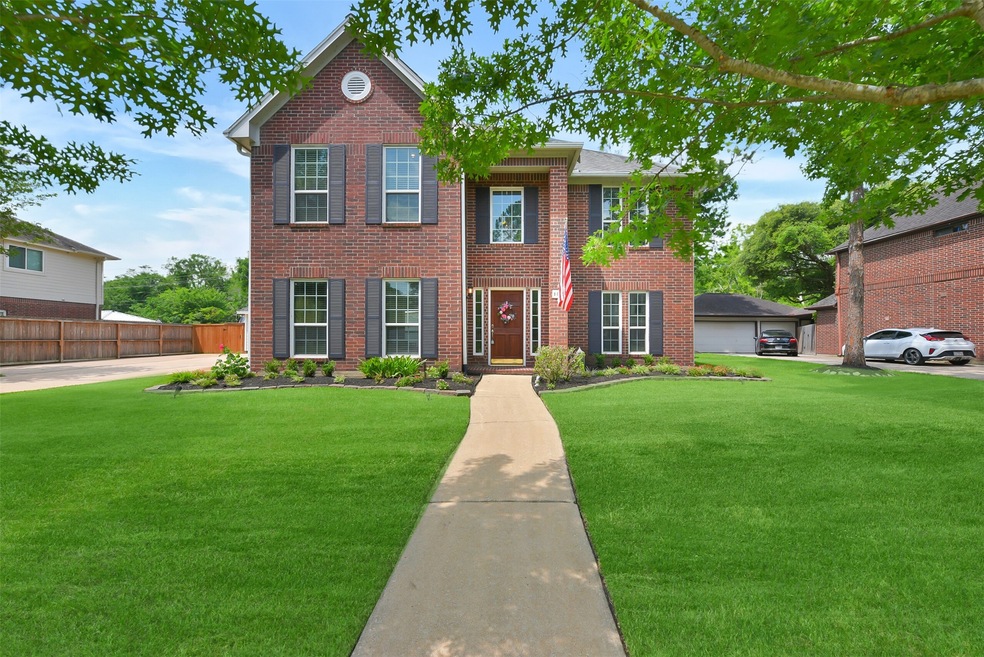 1010 Applewood Dr, Friendswood, TX 77546 - photo 1