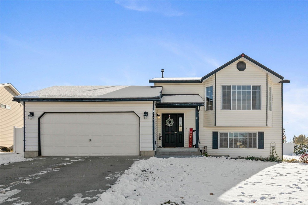 1002 N Christopher St, Medical Lake, WA 99022 - photo 1