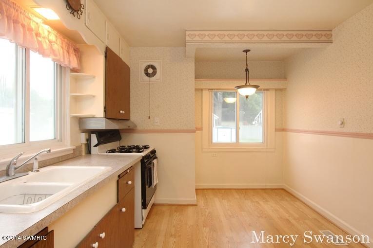 2035 Duiker Ave NE, Grand Rapids, MI 49505 - photo 1