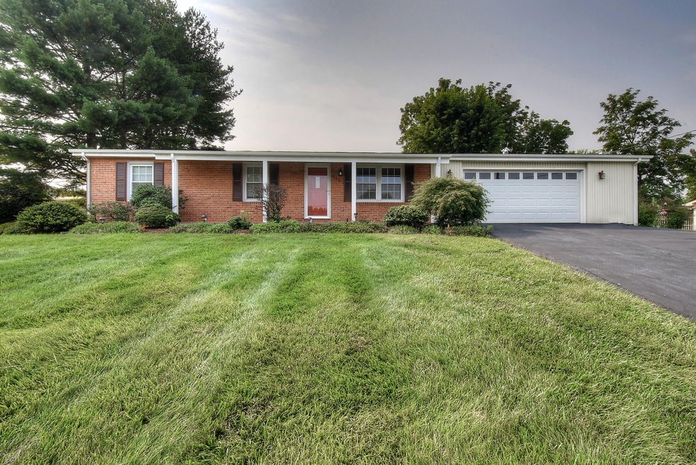 Kristy er Real Estate Agent in Johnson City, TN