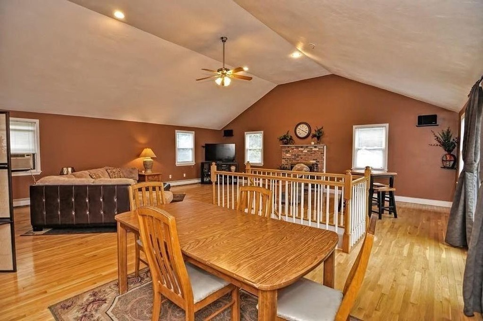 185 Plain St unit 1, Franklin, MA 02038 - photo 1